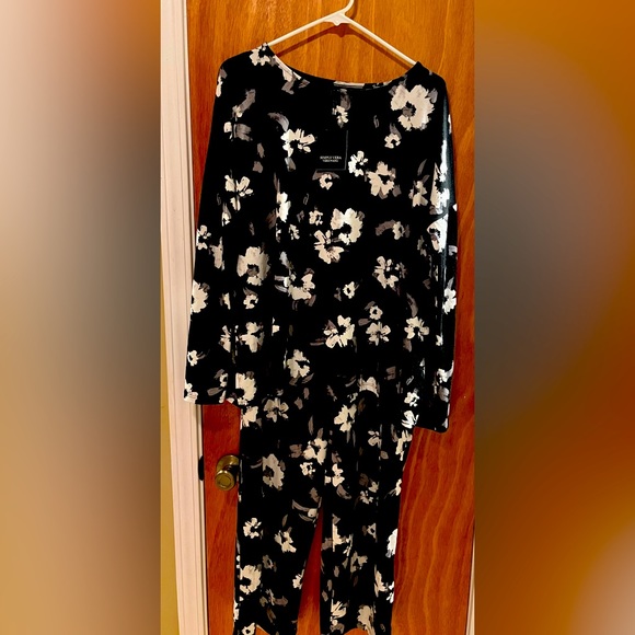 Simply Vera Wang Black Floral PJs/Loungwear Set Size Large - Picture 1 of 3